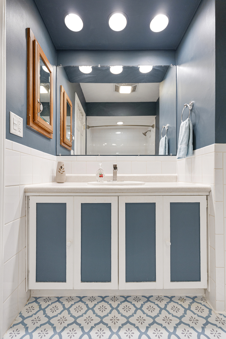 817 Wellington Avenue #817, Elk Grove Village, IL 60007