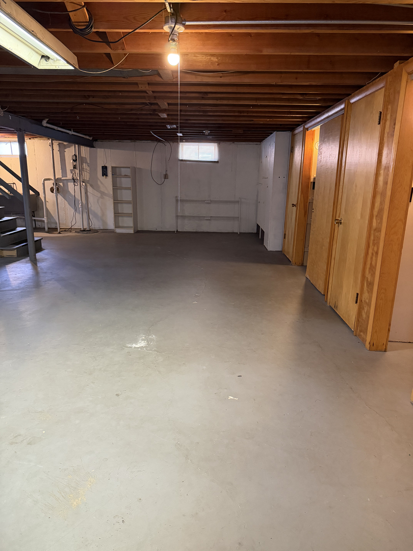 970 S Saylor Avenue, Elmhurst, IL 60126