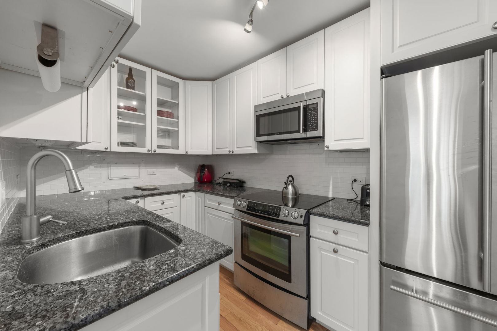 1550 N Lake Shore Drive #17B, Chicago, IL 60610