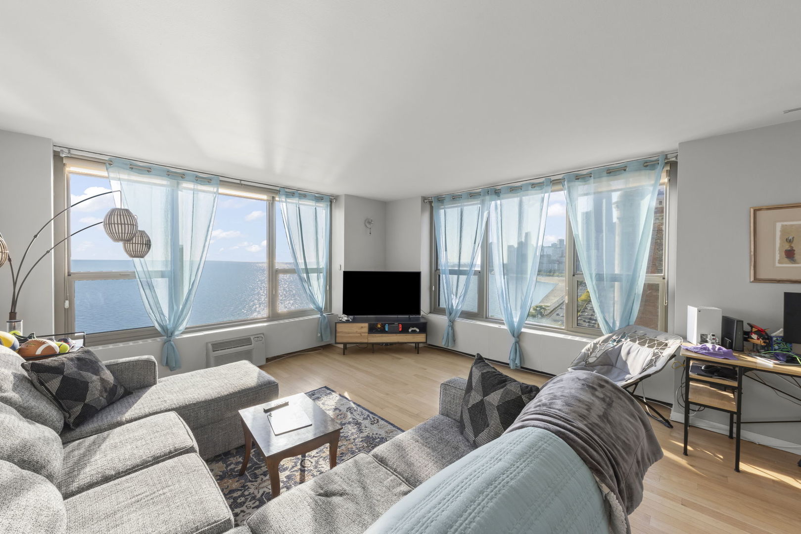 1550 N Lake Shore Drive #17B, Chicago, IL 60610