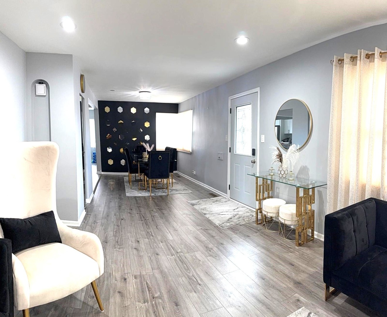 8001 N Elmore Street, Niles, IL 60714