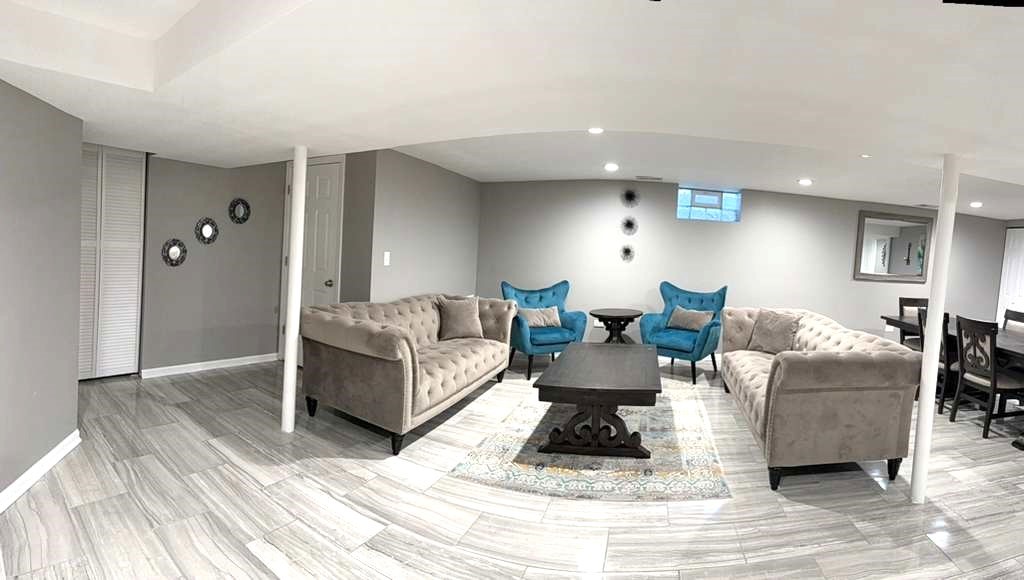 8001 N Elmore Street, Niles, IL 60714