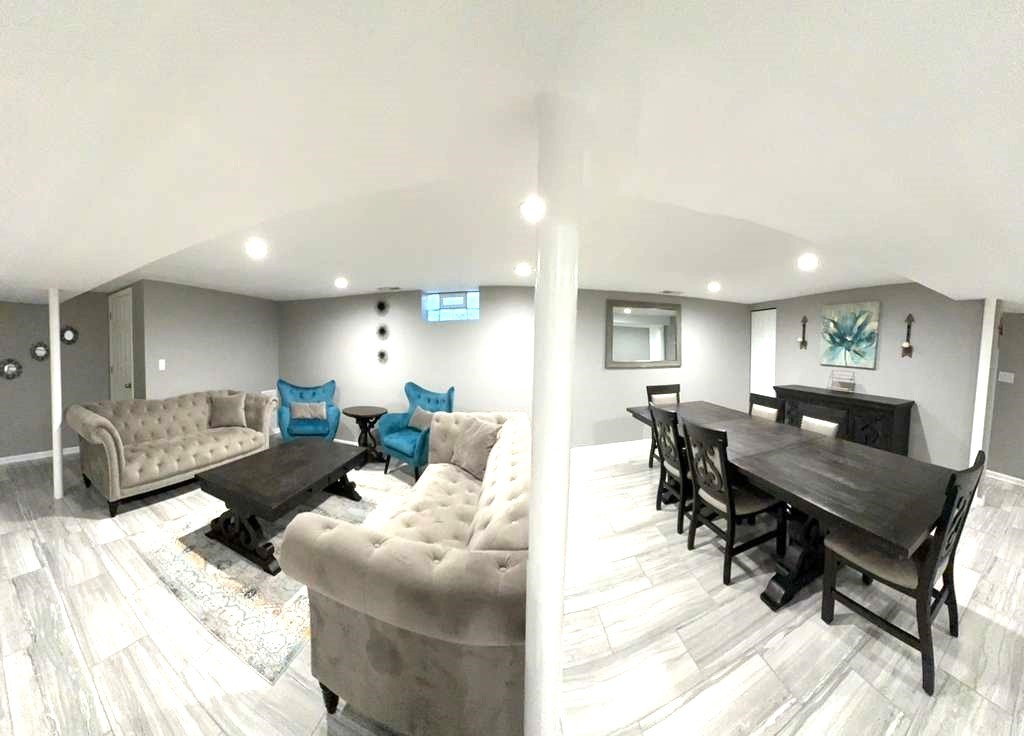 8001 N Elmore Street, Niles, IL 60714