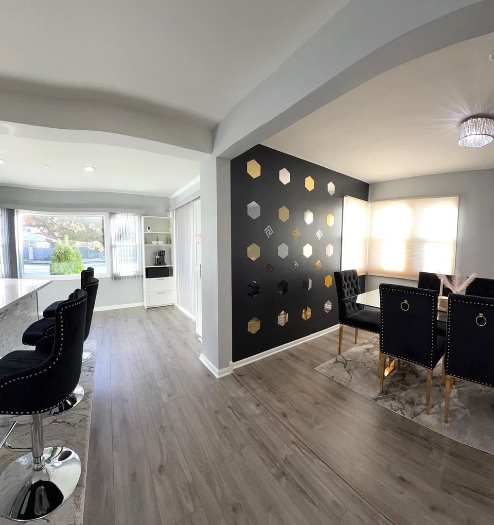 8001 N Elmore Street, Niles, IL 60714