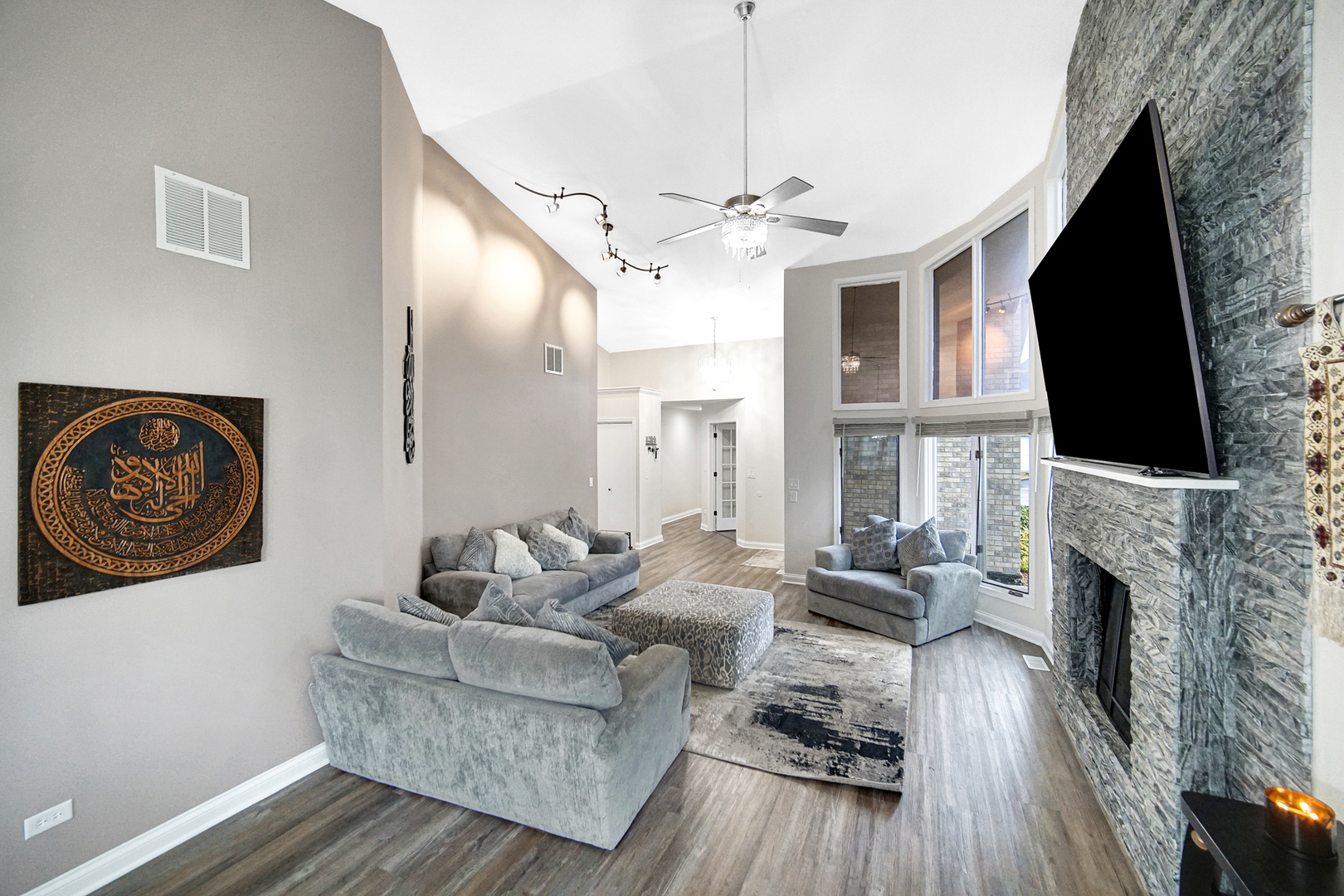 19 W Bay Road, Palos Heights, IL 60463