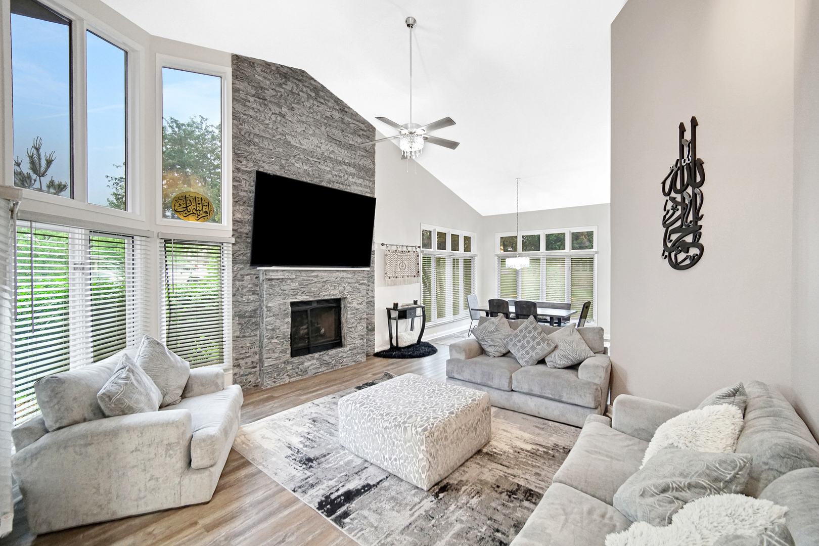 19 W Bay Road, Palos Heights, IL 60463