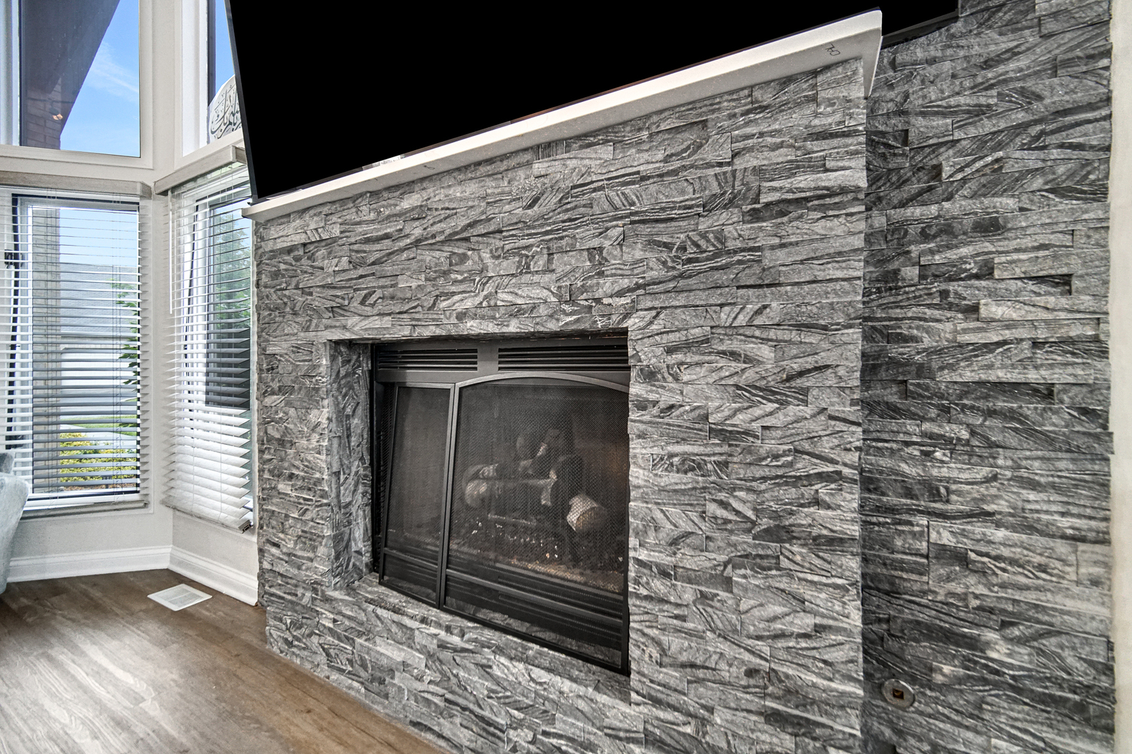 19 W Bay Road, Palos Heights, IL 60463