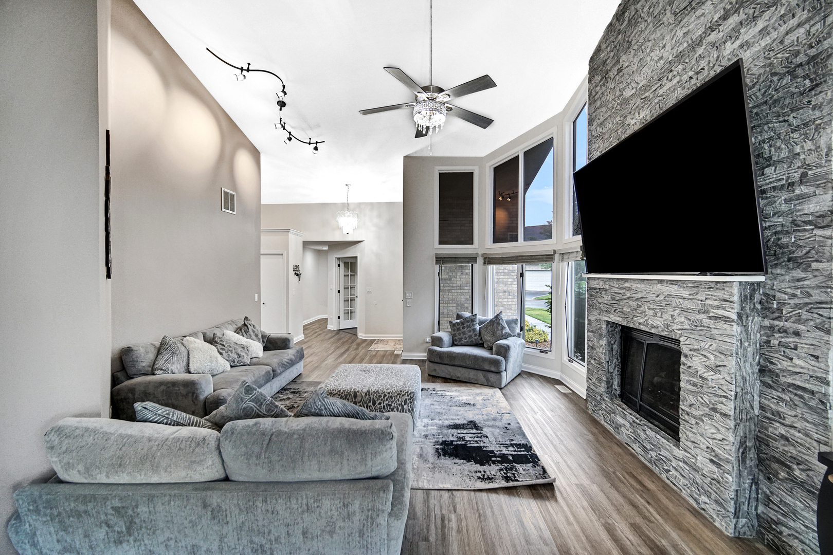 19 W Bay Road, Palos Heights, IL 60463