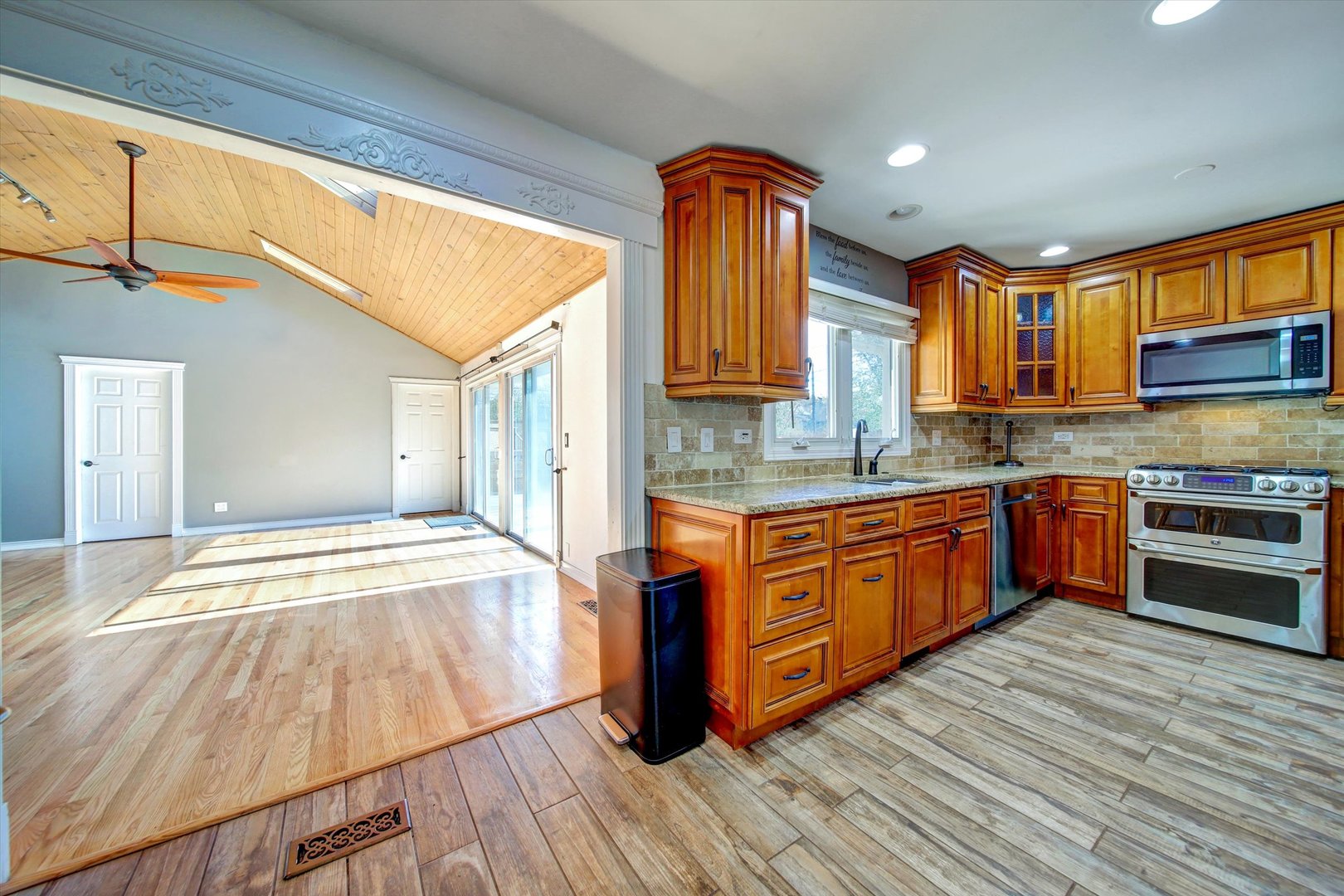 1691 JEFFREY Avenue, Glendale Heights, IL 60139