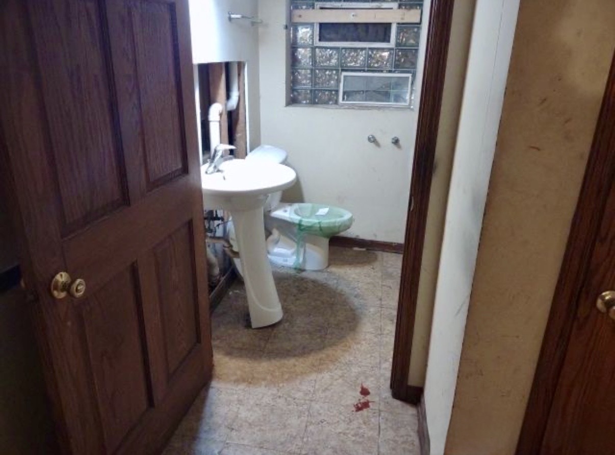 9356 S Oglesby Avenue, Chicago, IL 60617