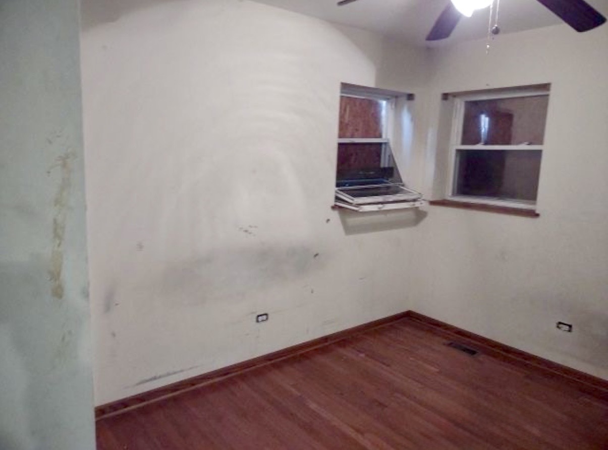 9356 S Oglesby Avenue, Chicago, IL 60617