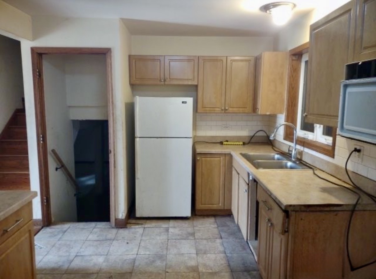 9356 S Oglesby Avenue, Chicago, IL 60617