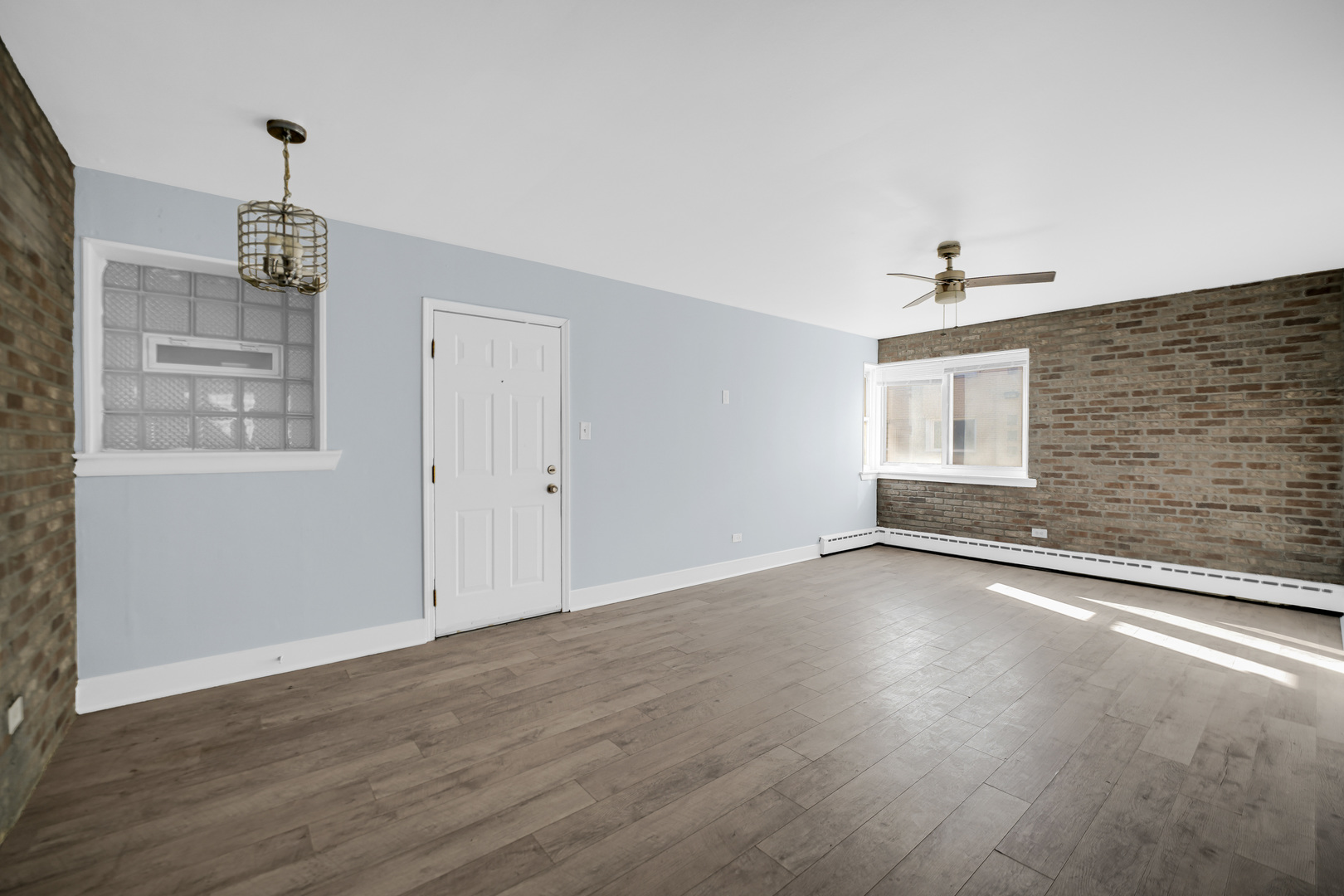 2046 E 72nd Place #2w, Chicago, IL 60649