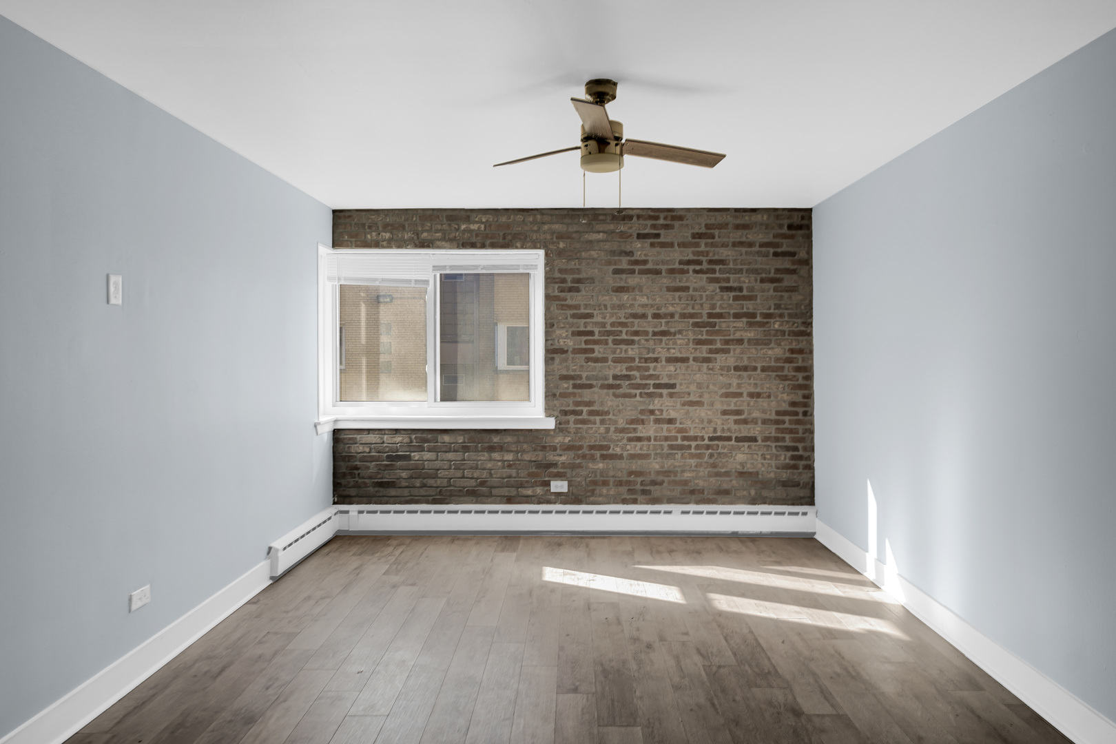 2046 E 72nd Place #2w, Chicago, IL 60649