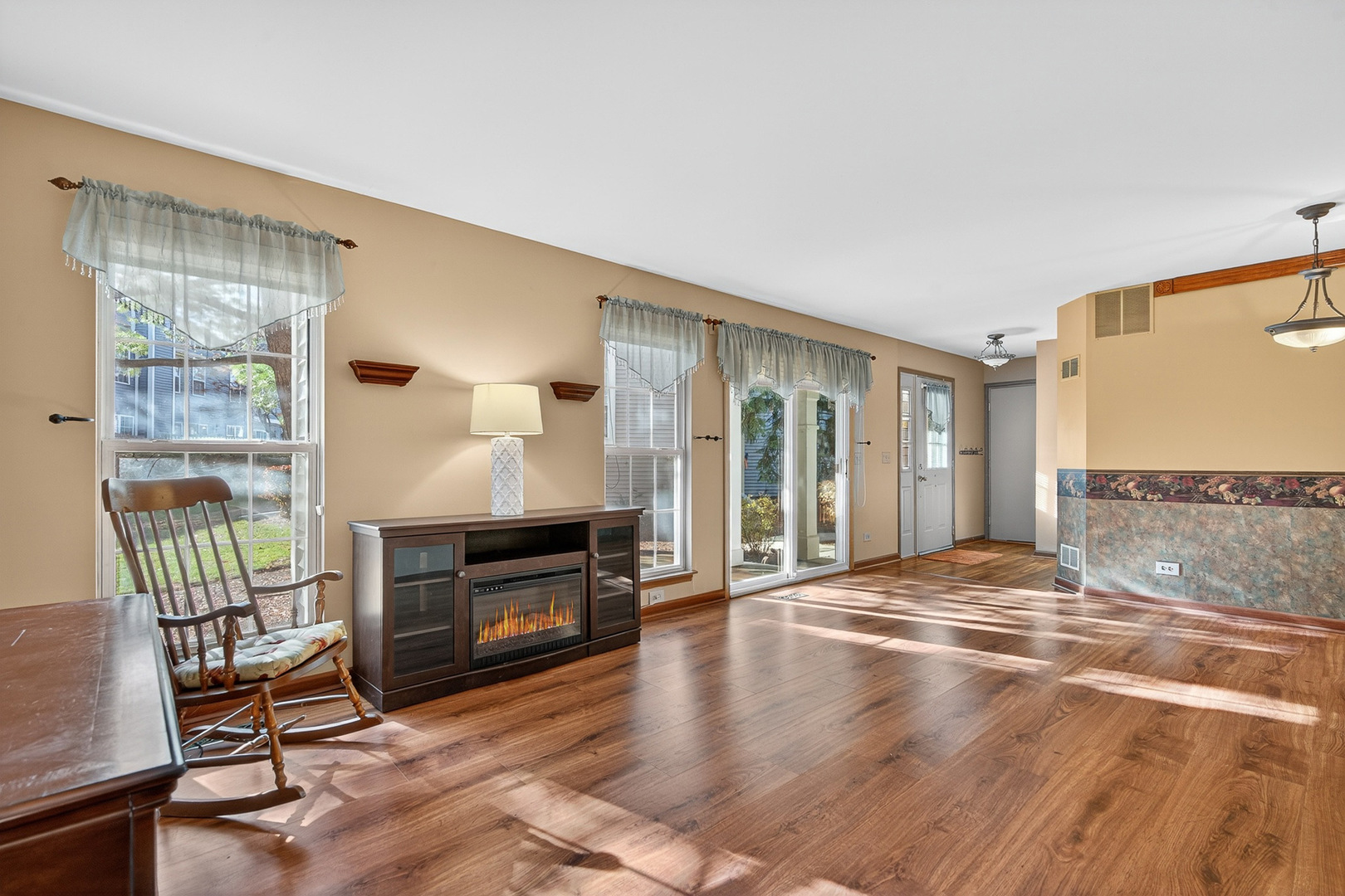 909 Little Falls Court #909, Elk Grove Village, IL 60007