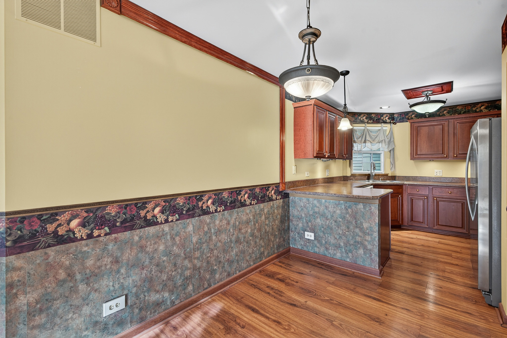 909 Little Falls Court #909, Elk Grove Village, IL 60007