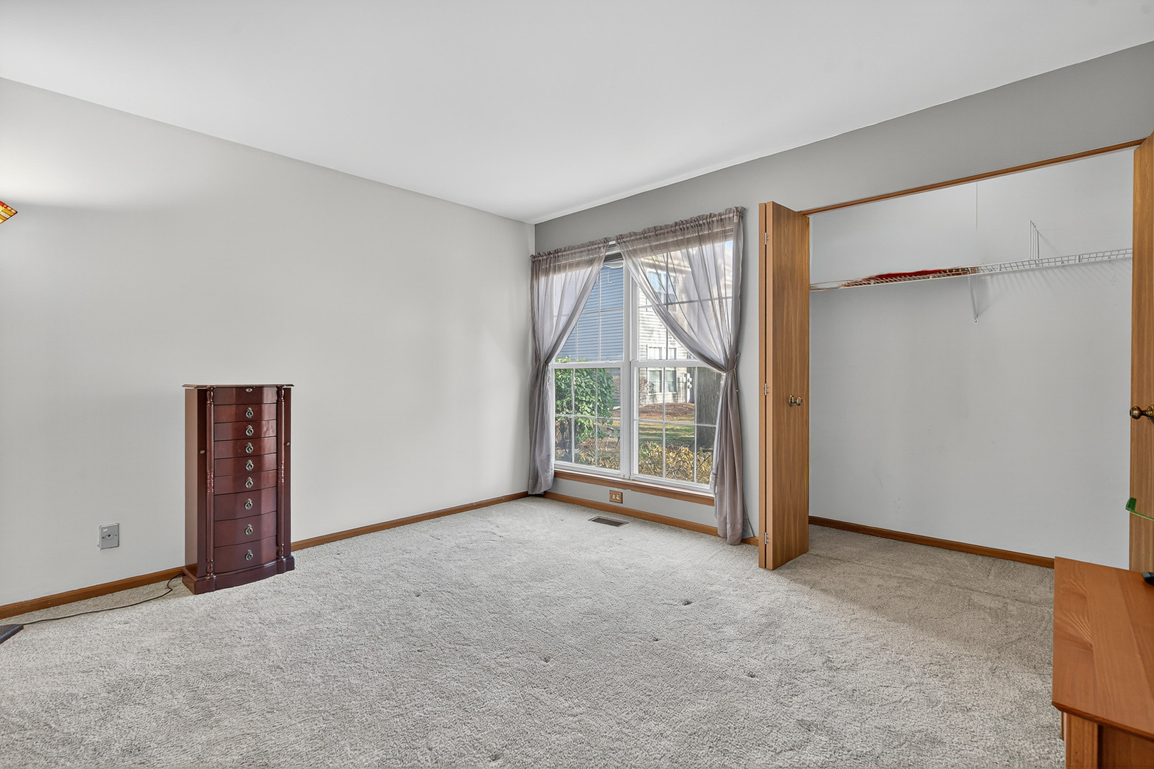 909 Little Falls Court #909, Elk Grove Village, IL 60007