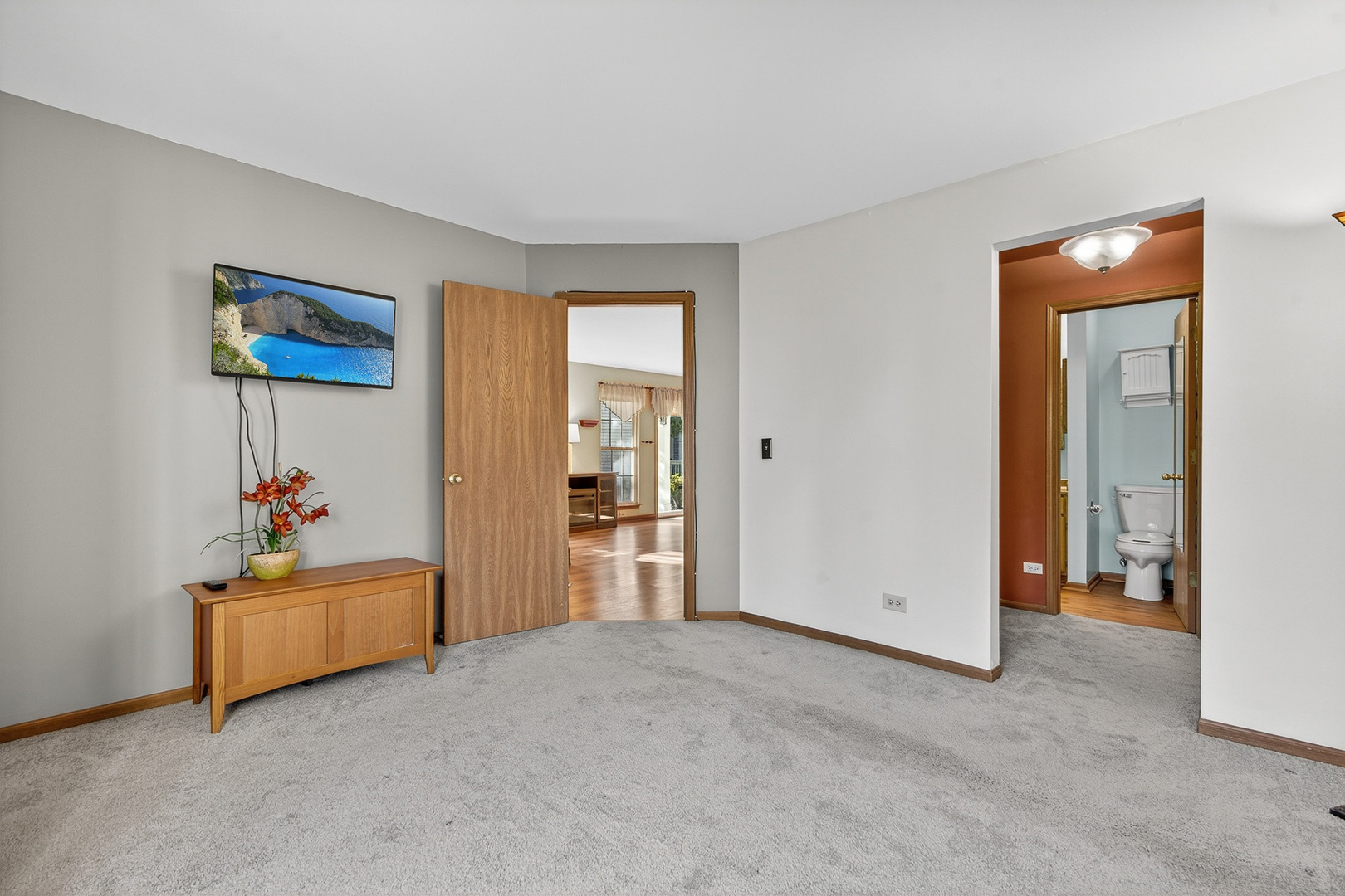 909 Little Falls Court #909, Elk Grove Village, IL 60007