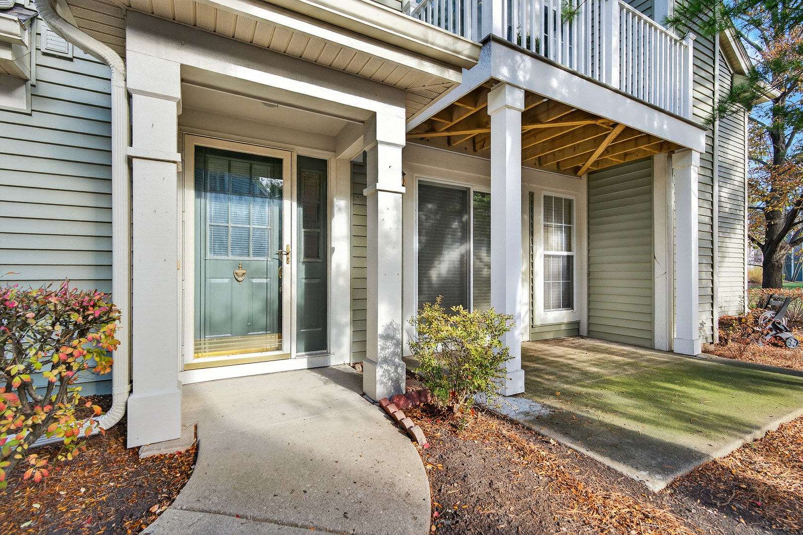 909 Little Falls Court #909, Elk Grove Village, IL 60007