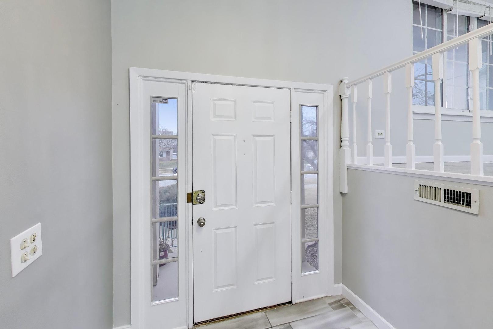 1239 Spring Valley Drive, Carol Stream, IL 60188