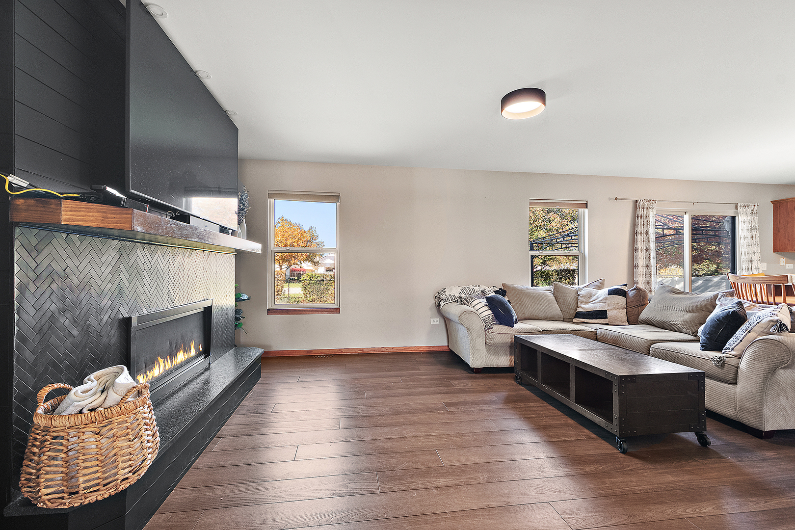 8100 W Rosebury Drive, Frankfort, IL 60423