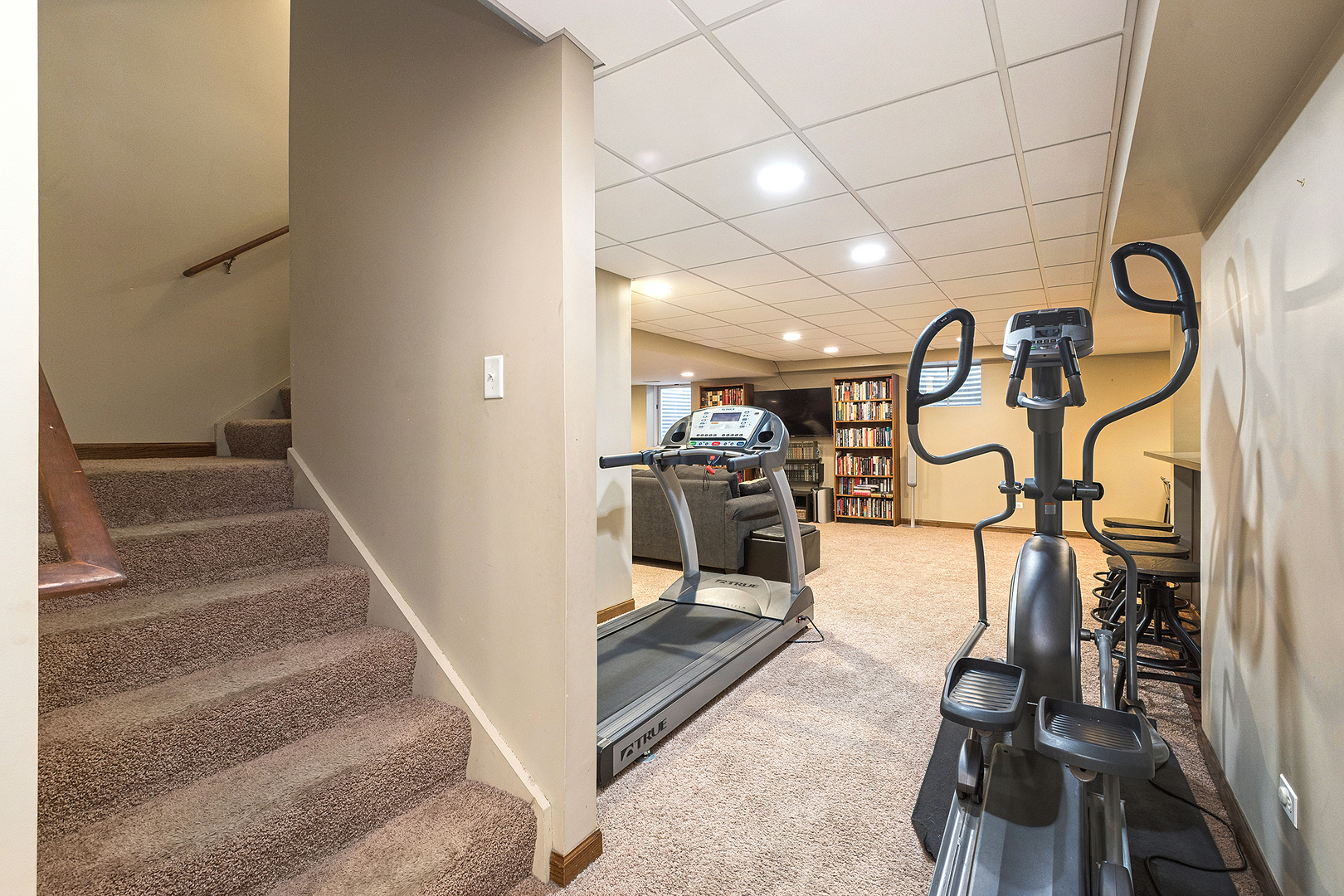 8100 W Rosebury Drive, Frankfort, IL 60423