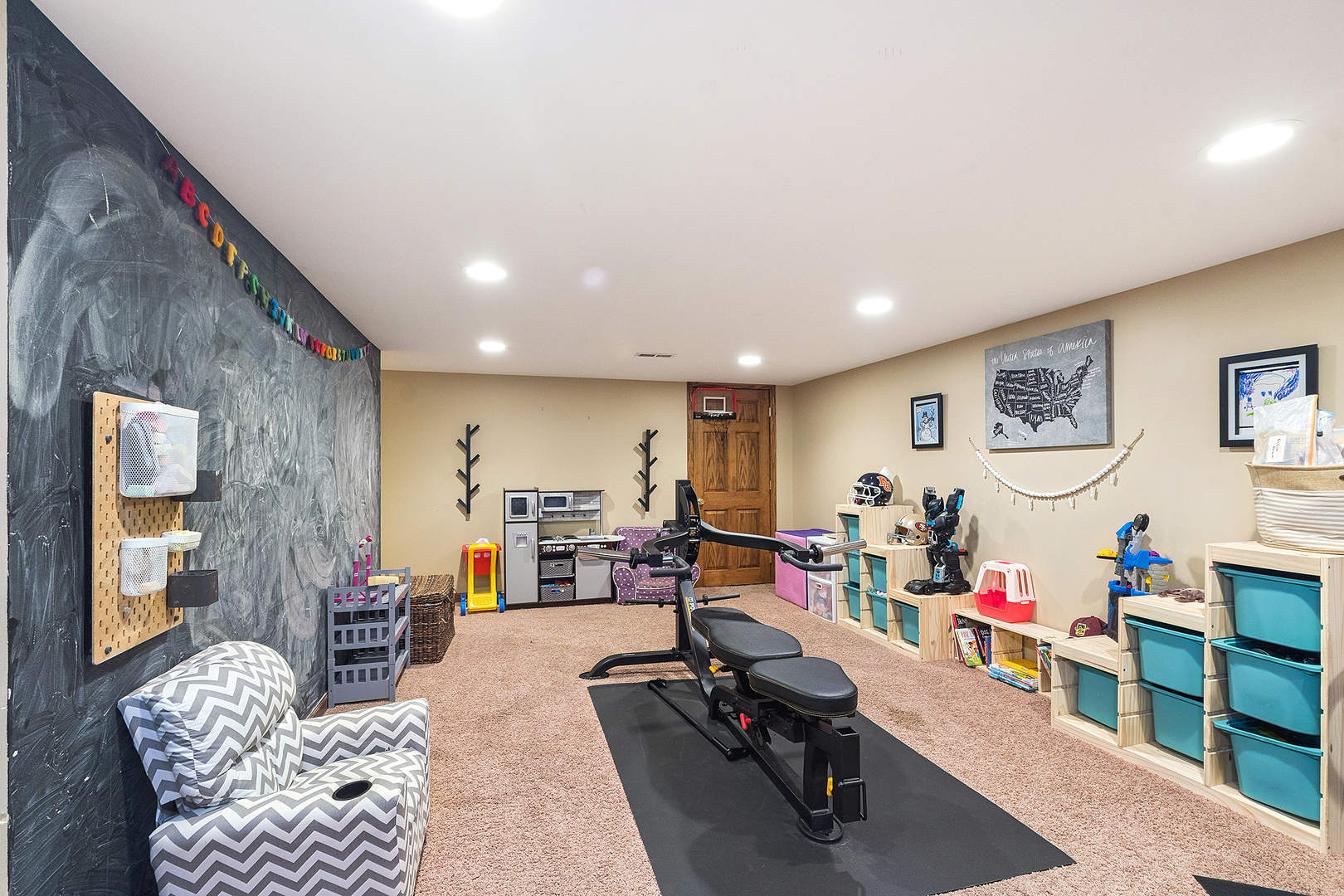 8100 W Rosebury Drive, Frankfort, IL 60423