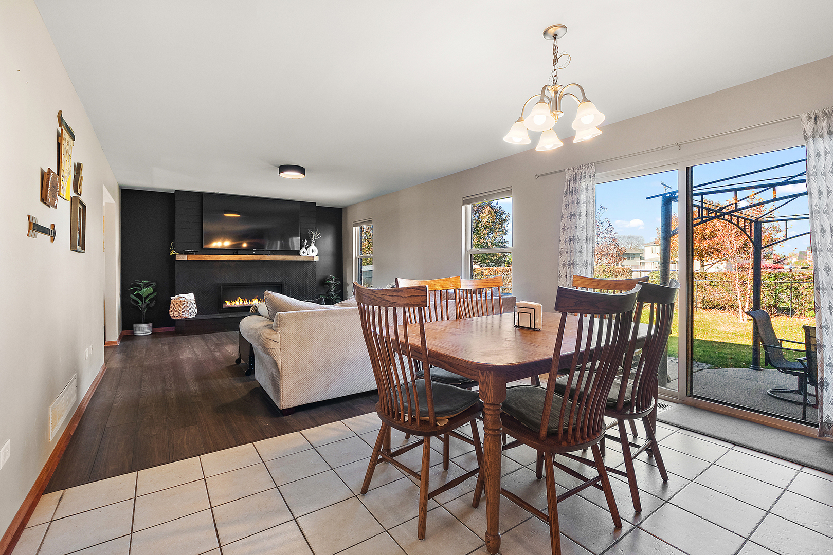 8100 W Rosebury Drive, Frankfort, IL 60423