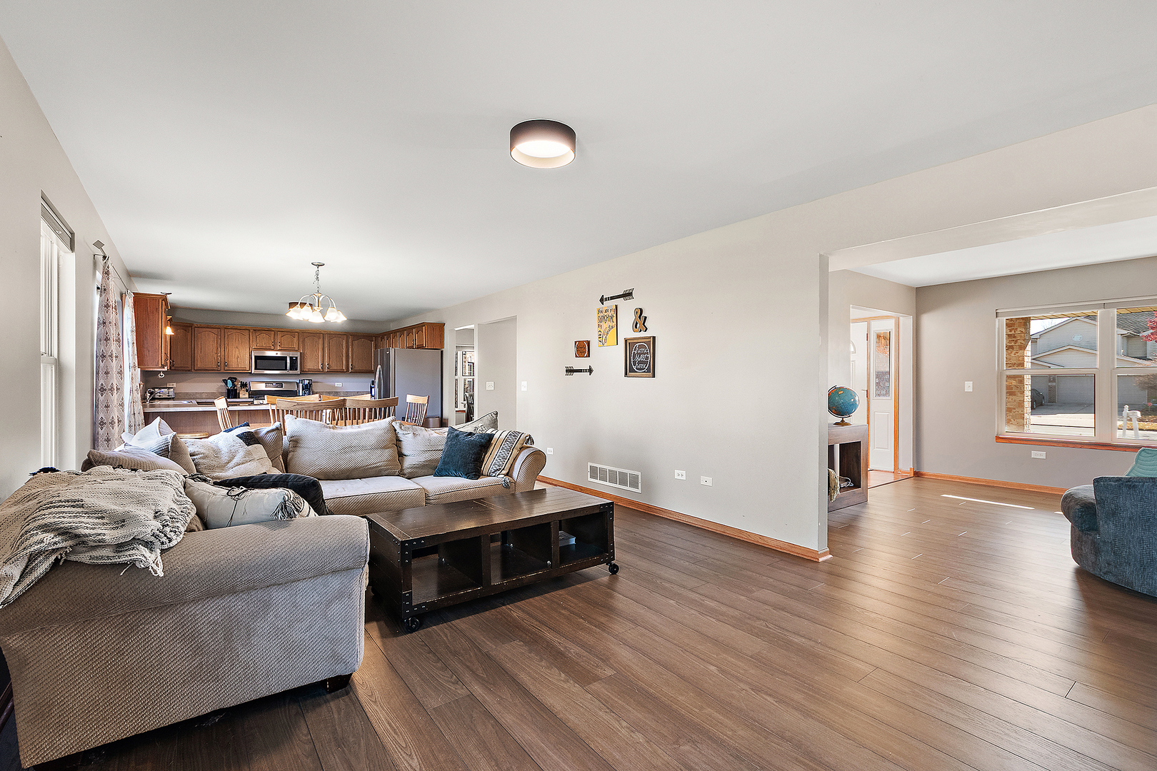 8100 W Rosebury Drive, Frankfort, IL 60423