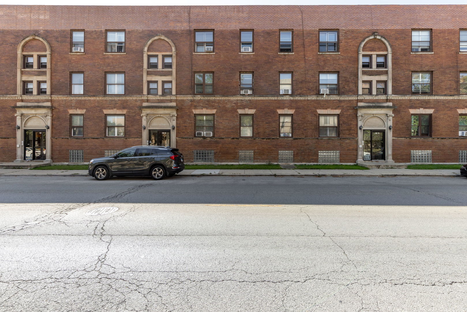 953 E 61st Street #1E, Chicago, IL 60637