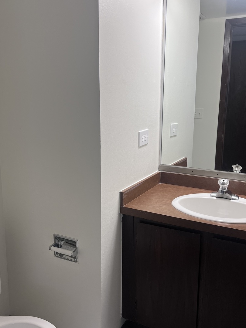 1779 Rand Road #1B, Des Plaines, IL 60016