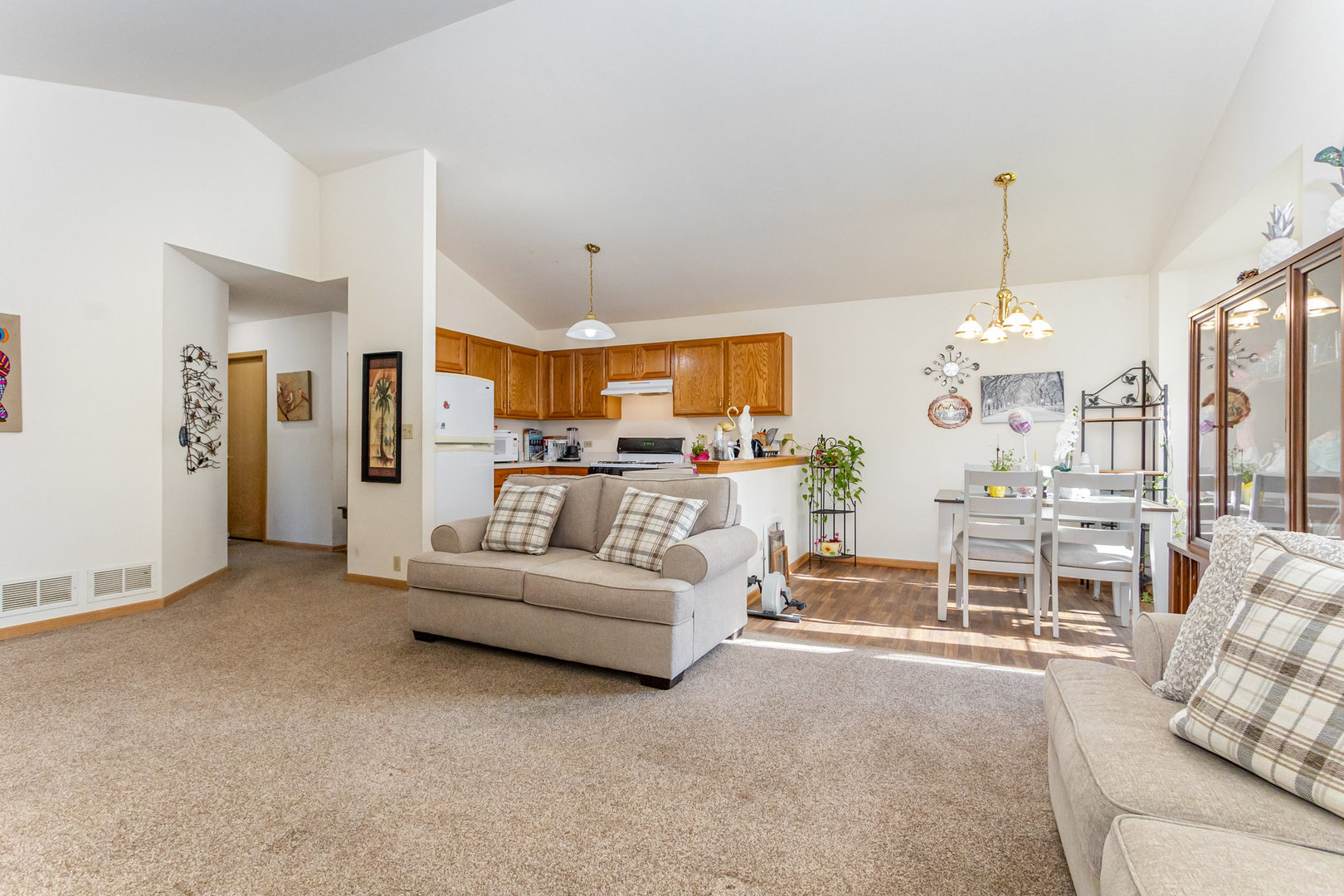 1804 Willow Circle Drive #1804, Crest Hill, IL 60403