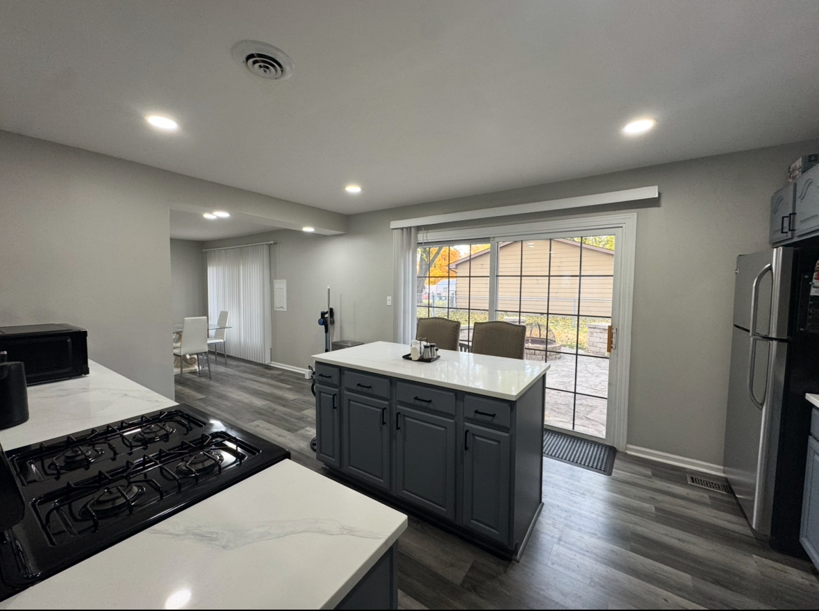 8112 S Applewood Court, Hanover Park, IL 60133