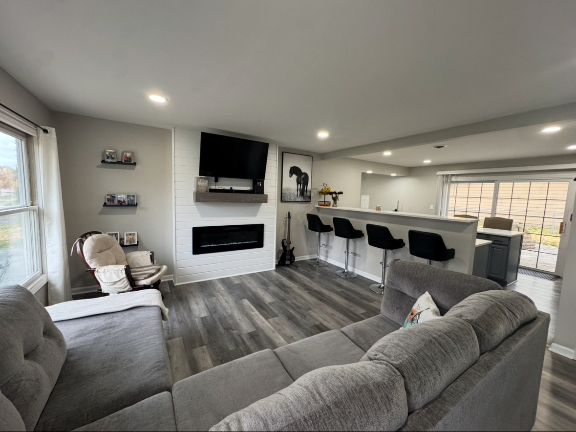 8112 S Applewood Court, Hanover Park, IL 60133