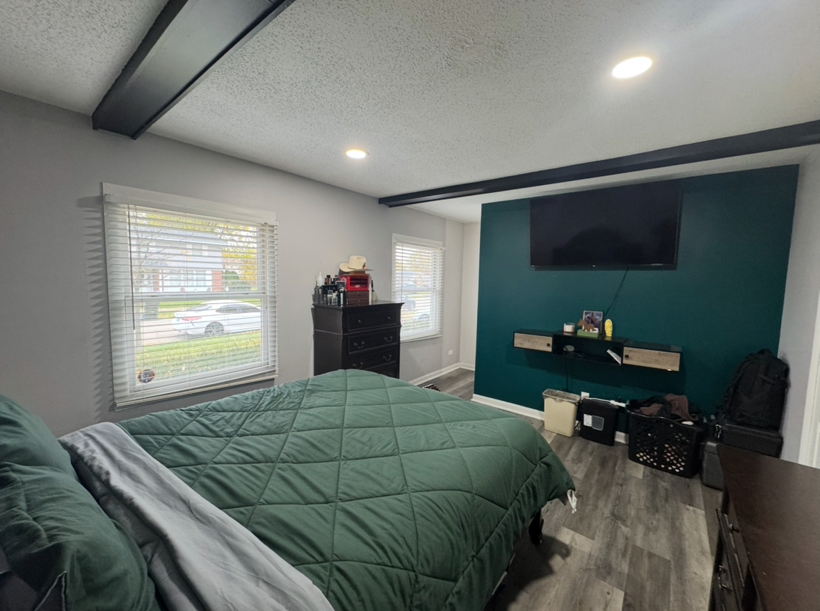 8112 S Applewood Court, Hanover Park, IL 60133