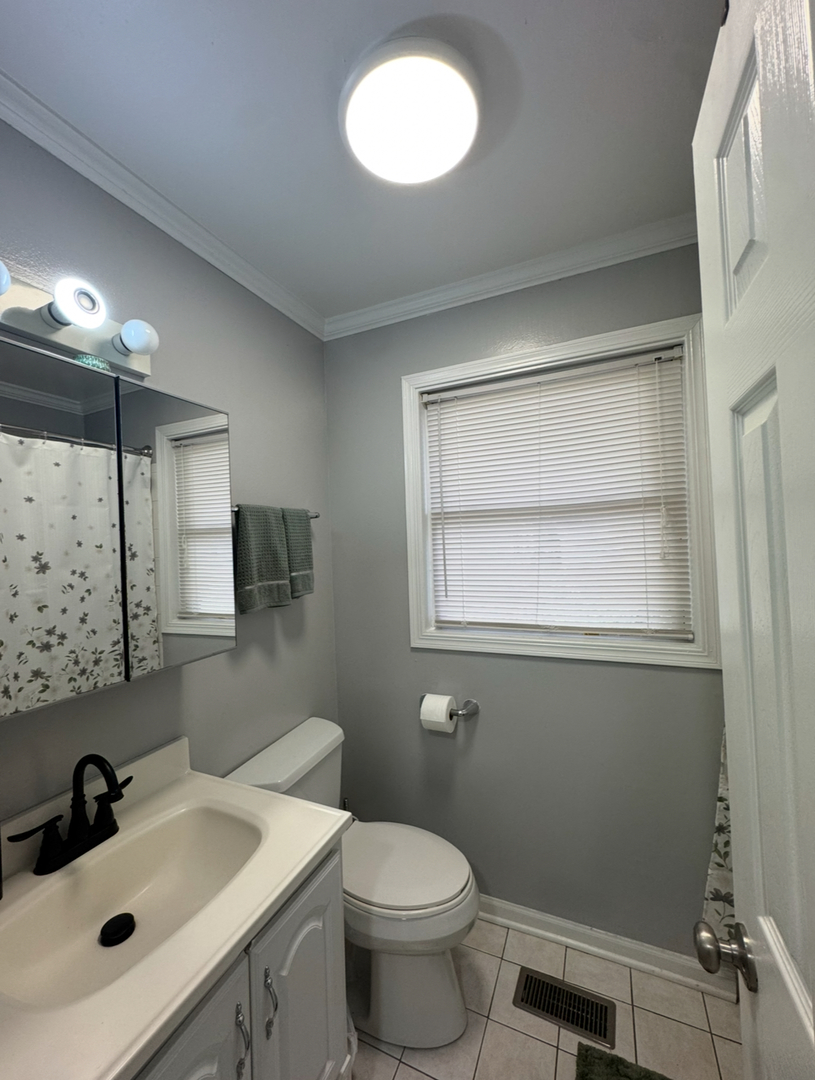 8112 S Applewood Court, Hanover Park, IL 60133