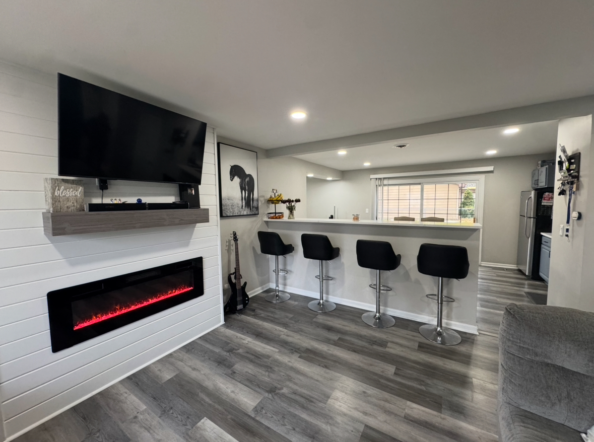 8112 S Applewood Court, Hanover Park, IL 60133