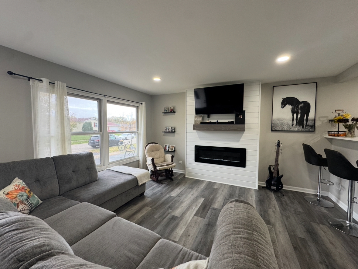 8112 S Applewood Court, Hanover Park, IL 60133