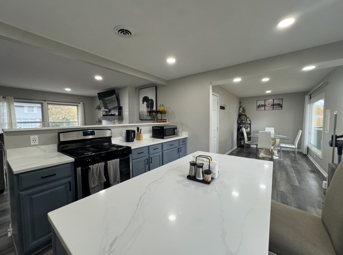 8112 S Applewood Court, Hanover Park, IL 60133