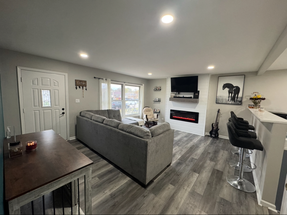 8112 S Applewood Court, Hanover Park, IL 60133