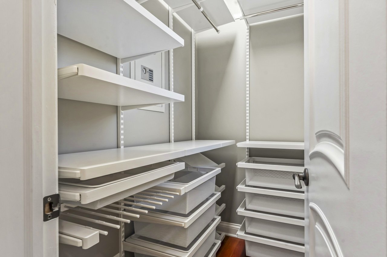 6209 Whiteoak Drive, McHenry, IL 60050