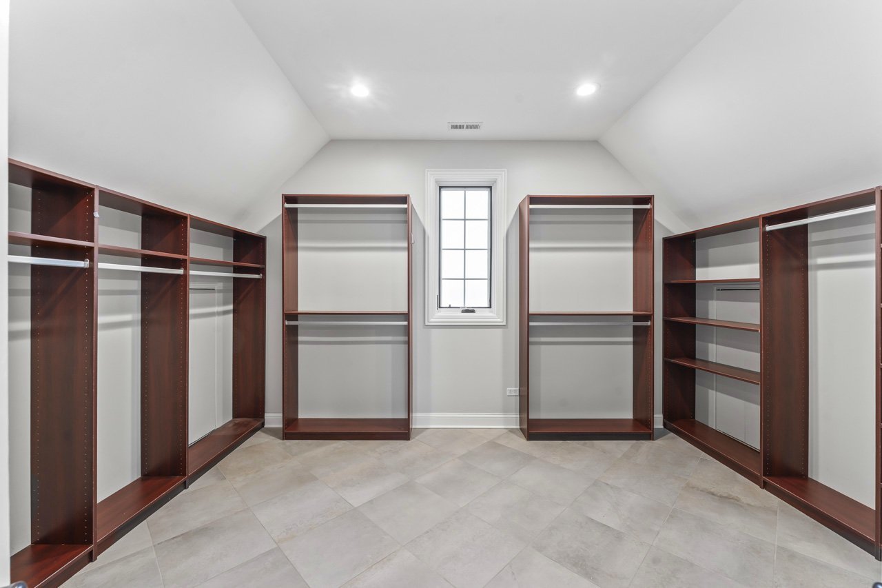 6209 Whiteoak Drive, McHenry, IL 60050