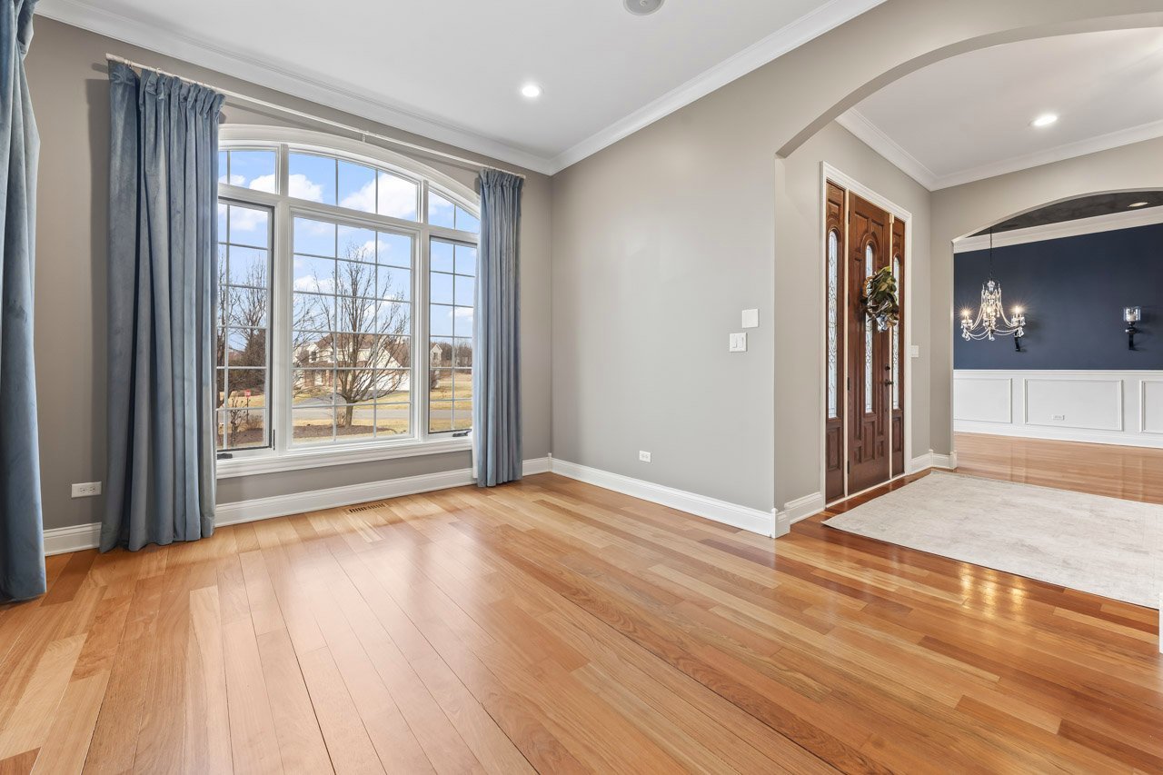 6209 Whiteoak Drive, McHenry, IL 60050