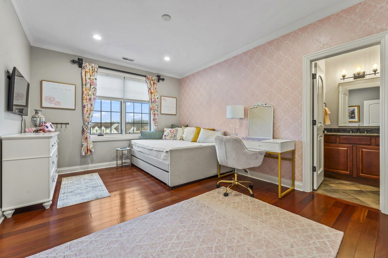 6209 Whiteoak Drive, McHenry, IL 60050