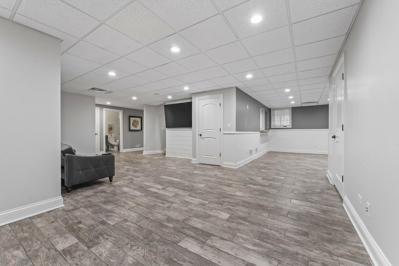 6209 Whiteoak Drive, McHenry, IL 60050