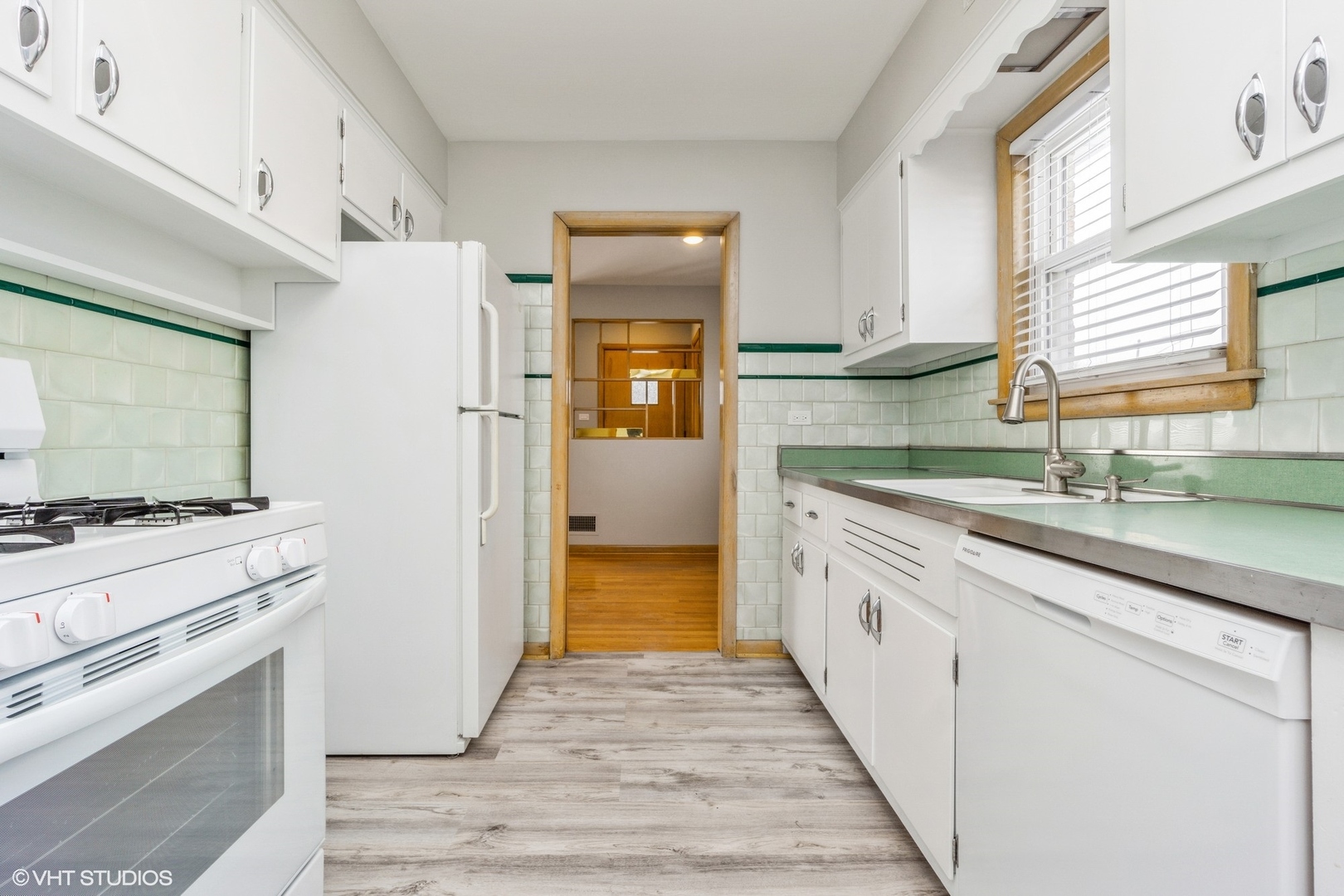 7458 W Touhy Avenue, Chicago, IL 60631