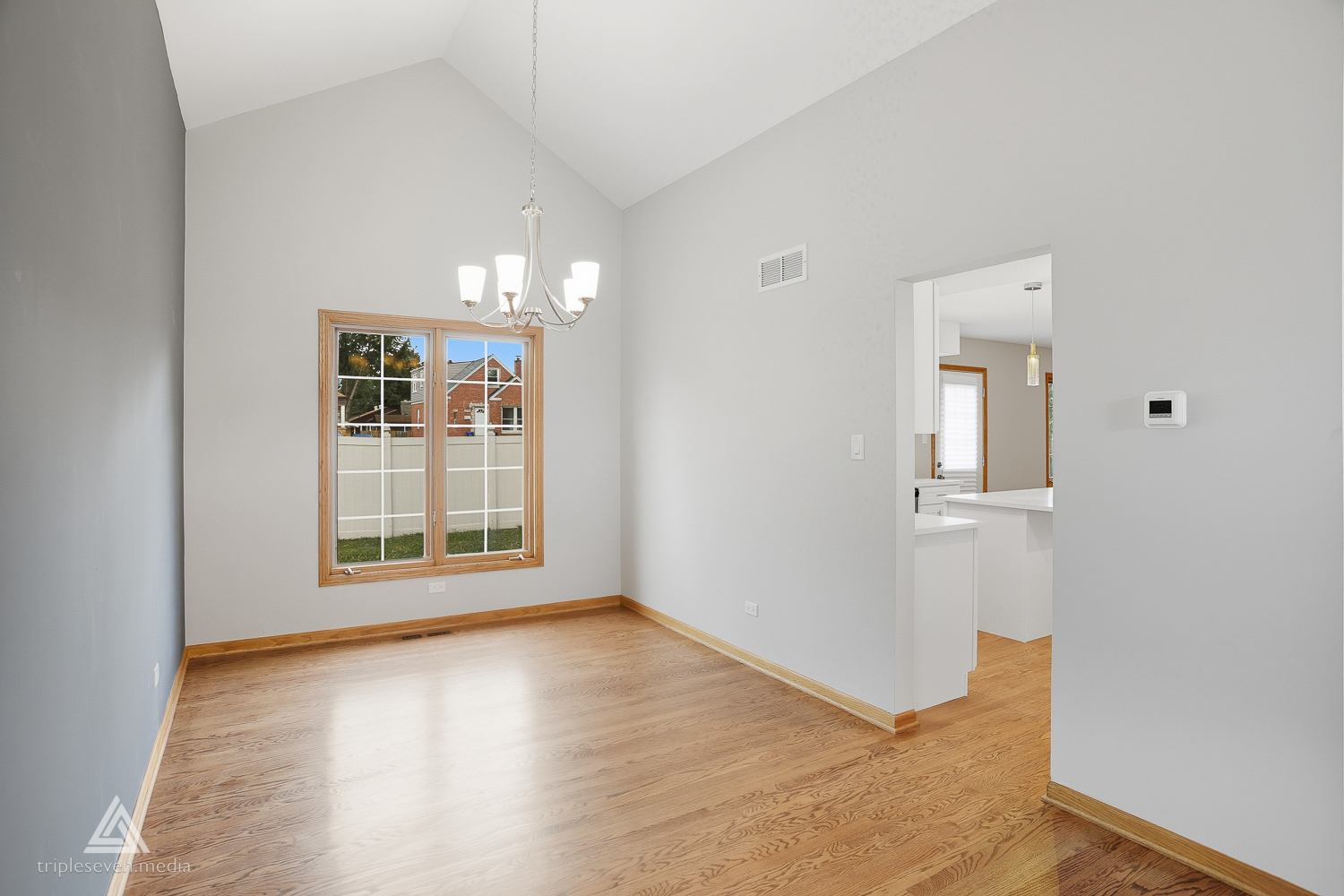 9704 W SHORE Drive, Oak Lawn, IL 60453