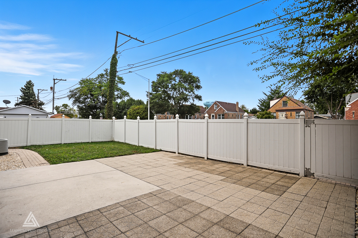 9704 W SHORE Drive, Oak Lawn, IL 60453