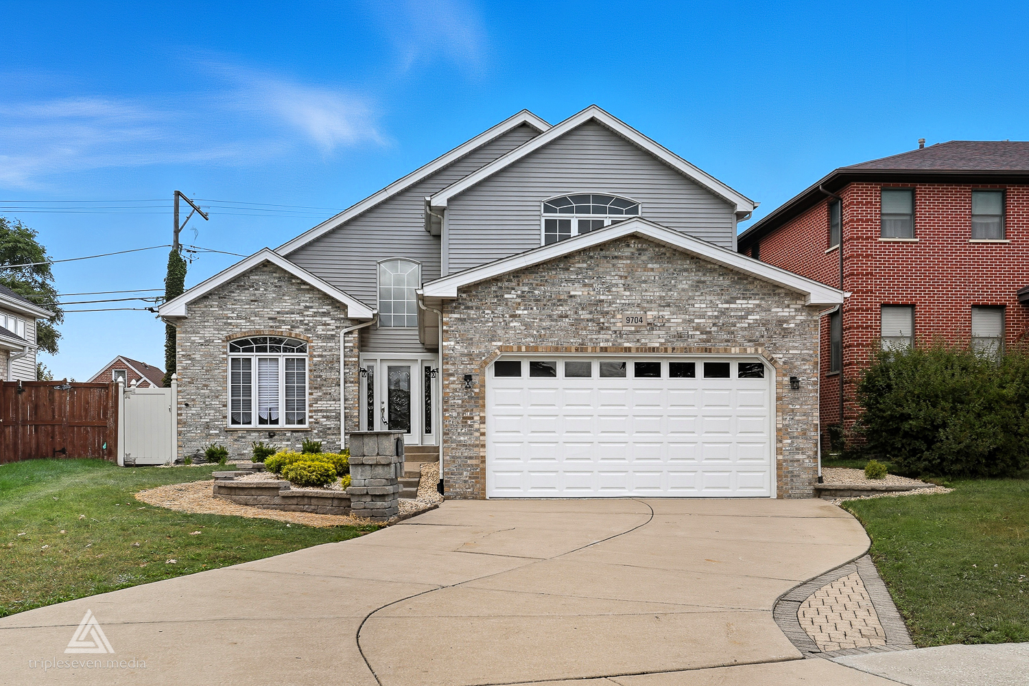 9704 W SHORE Drive, Oak Lawn, IL 60453