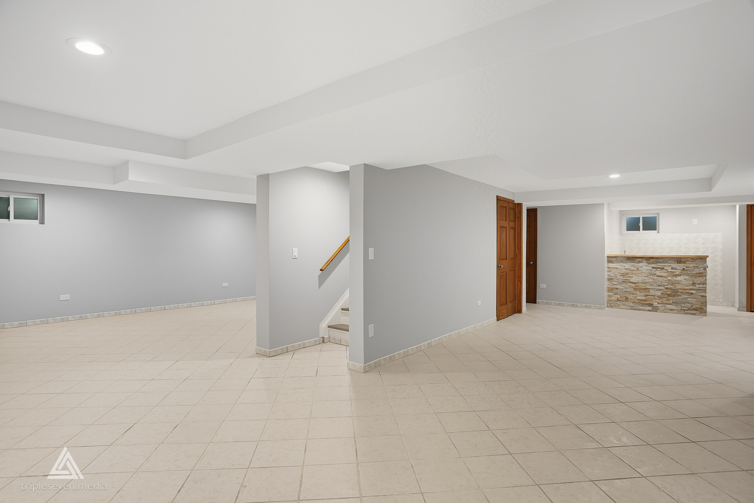 9704 W SHORE Drive, Oak Lawn, IL 60453